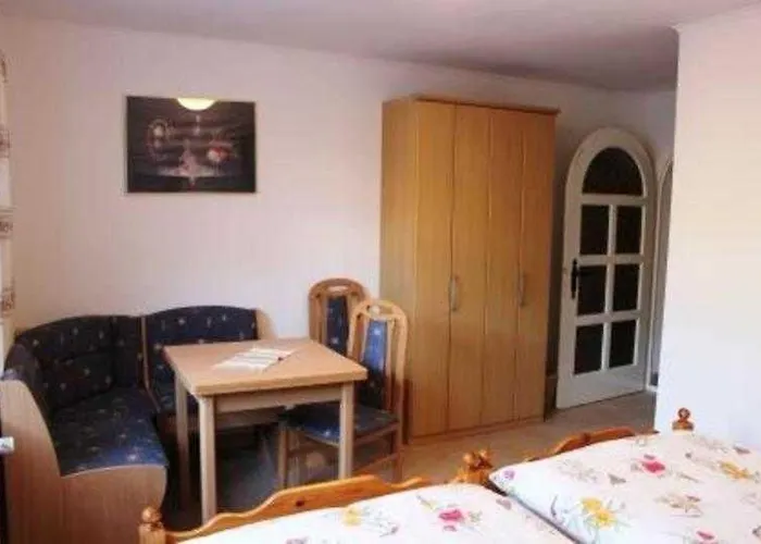 ホームステイ Gaestezimmer Am Tiefwarensee ヴァーレン